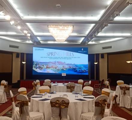 Cho thuê Màn hình LED P3 trong nhà tại sự kiện công ty bất động sản tại Almaz Long Biên