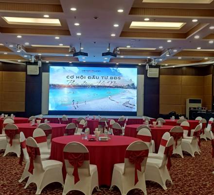 Cho thuê Màn hình LED P2 trong nhà tại trung tâm tổ chức sự kiện Almaz dành cho bất động sản
