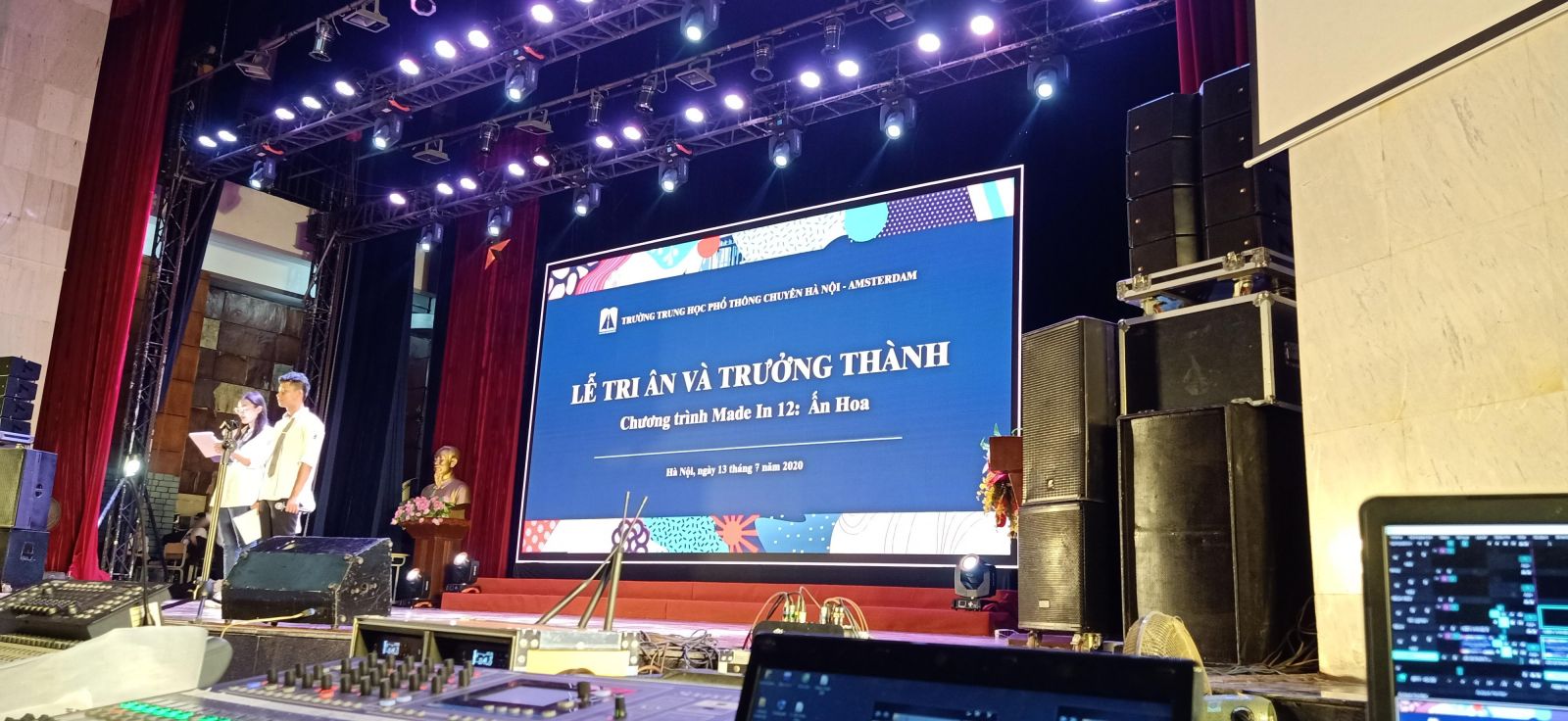 Cho thuê Màn hình LED P3 trong nhà tại sự kiện lễ tri ân và trưởng thành trường trung học phổ thông chuyên Amsterdam
