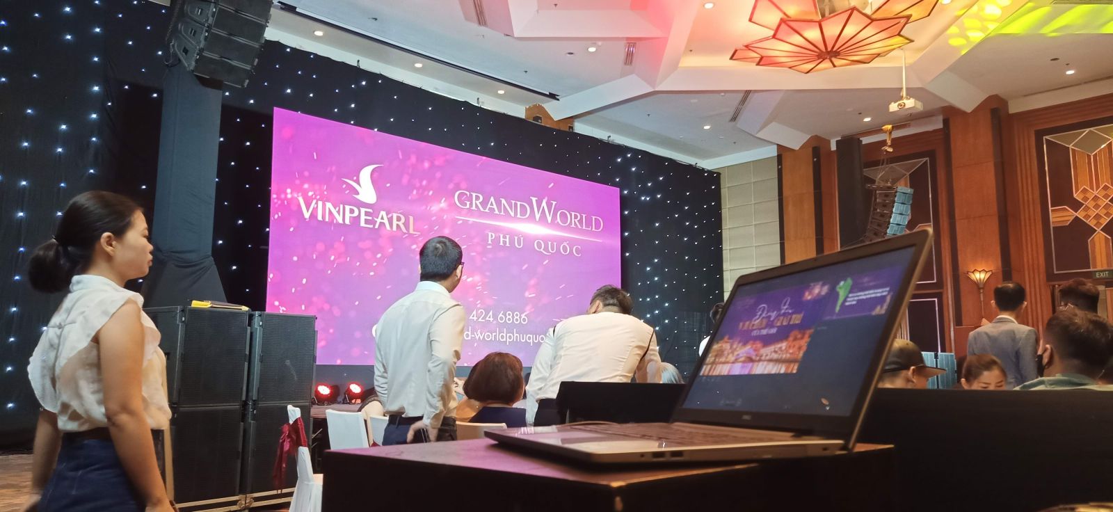 Grand World Phú Quốc là điểm đến thiên đường, nơi có chuỗi khách sạn nghỉ dưỡng cùng nhiều hệ thống, phân khu mua sắm thời thượng và nhiều hạng mục tiện ích cảnh quan phục vụ vui chơi giải trí. Được quy hoạch để trở thành tâm điểm du lịch, vui chơi giải trí của đảo, Grand World Phú Quốc như mang cả tinh hoa kiến trúc thế giới đến với Đảo Ngọc: