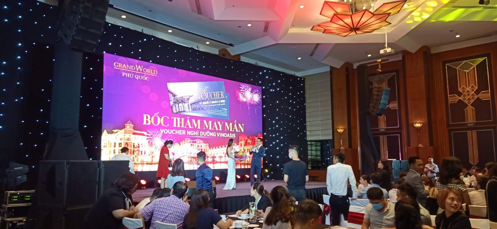 Grand World Phú Quốc là điểm đến thiên đường, nơi có chuỗi khách sạn nghỉ dưỡng cùng nhiều hệ thống, phân khu mua sắm thời thượng và nhiều hạng mục tiện ích cảnh quan phục vụ vui chơi giải trí. Được quy hoạch để trở thành tâm điểm du lịch, vui chơi giải trí của đảo, Grand World Phú Quốc như mang cả tinh hoa kiến trúc thế giới đến với Đảo Ngọc: