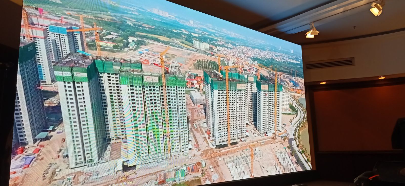 Cho thuê Màn hình LED P2 trong nhà tại khách sạn Hilton