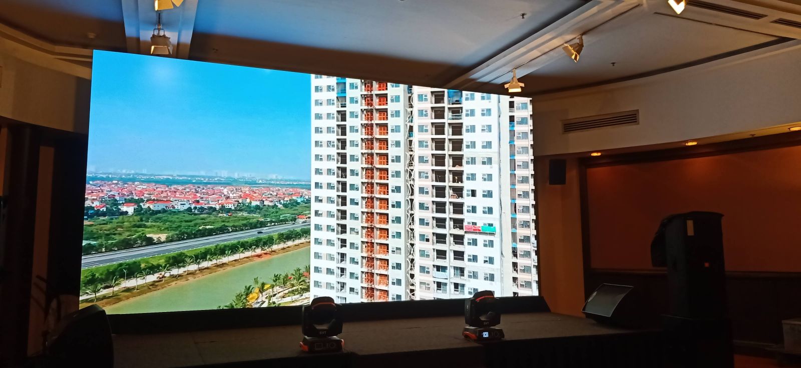 Cho thuê Màn hình LED P2 trong nhà tại khách sạn Hilton